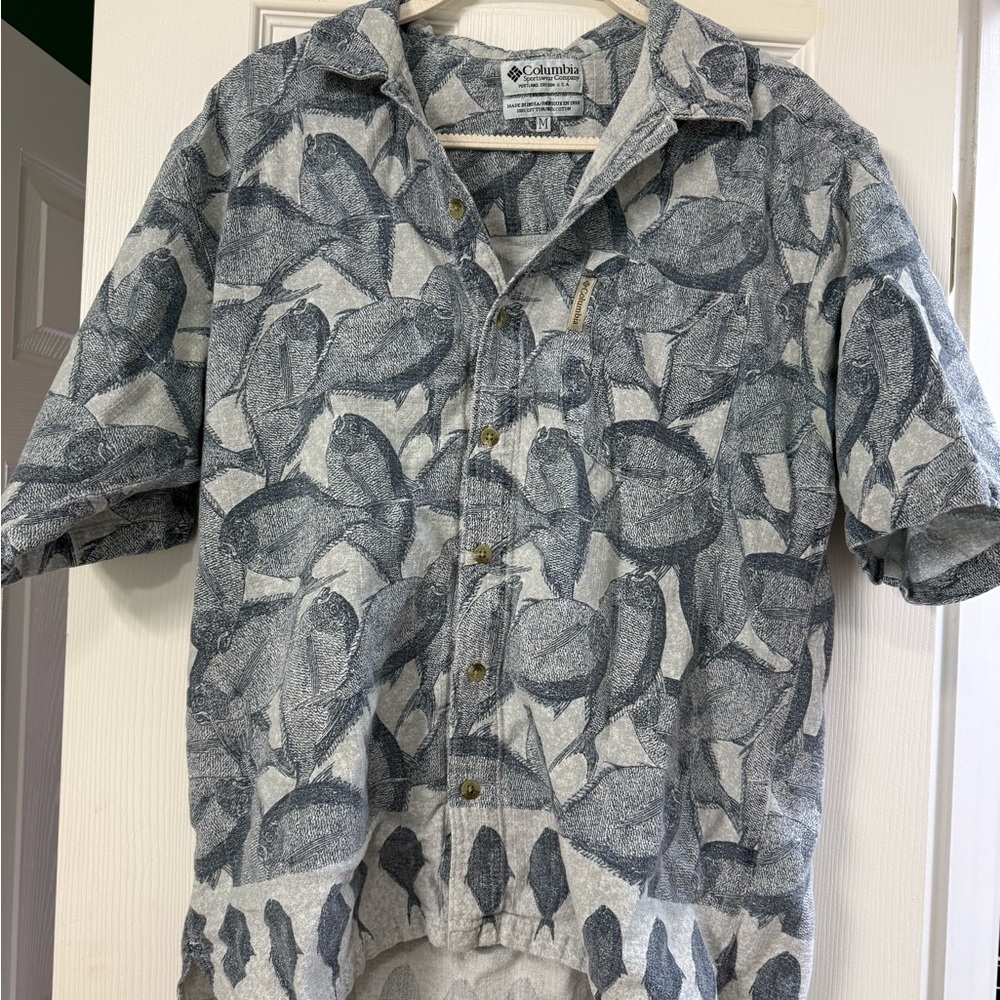 Columbia Gray fish Patterned Short Sleeve Shirt